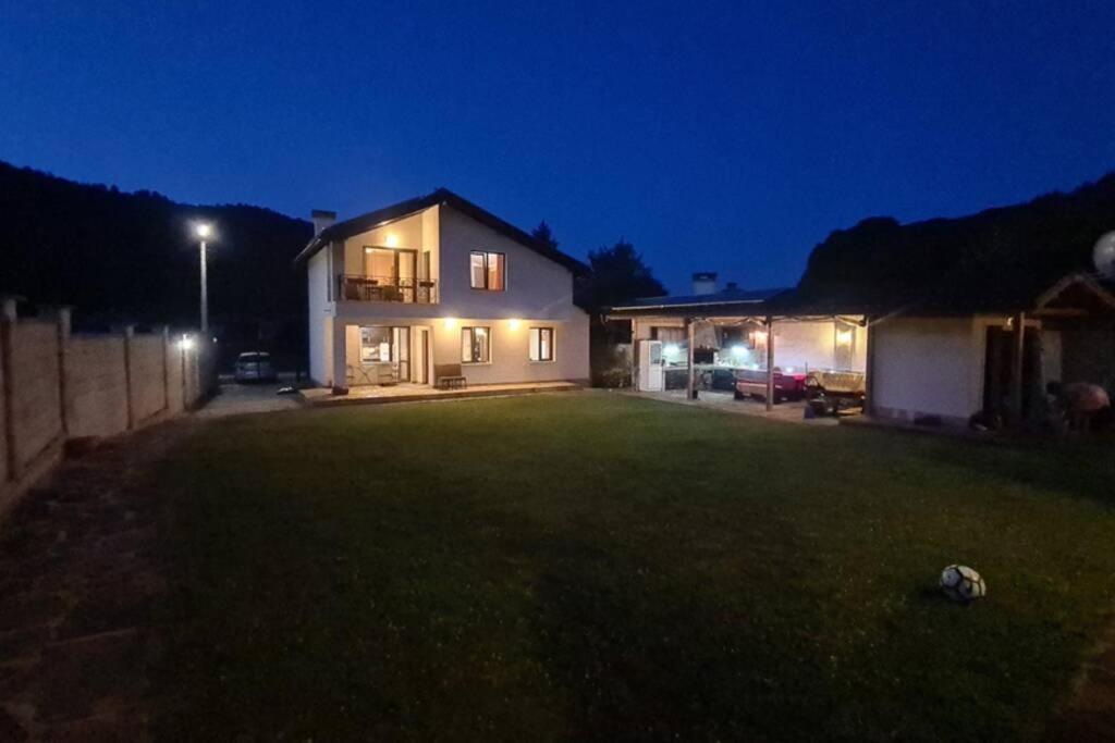 Двете Къщи В Планината Villa Beli Osŭm Buitenkant foto