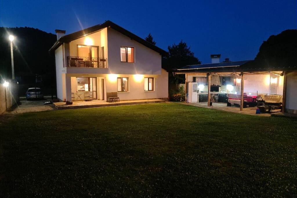 Двете Къщи В Планината Villa Beli Osŭm Buitenkant foto