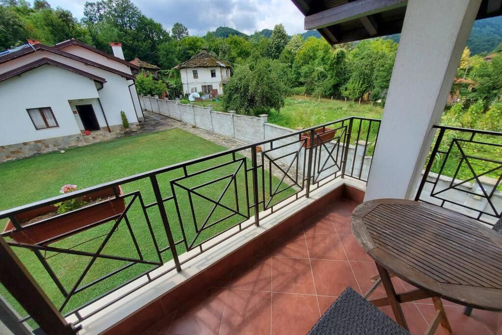 Двете Къщи В Планината Villa Beli Osŭm Buitenkant foto