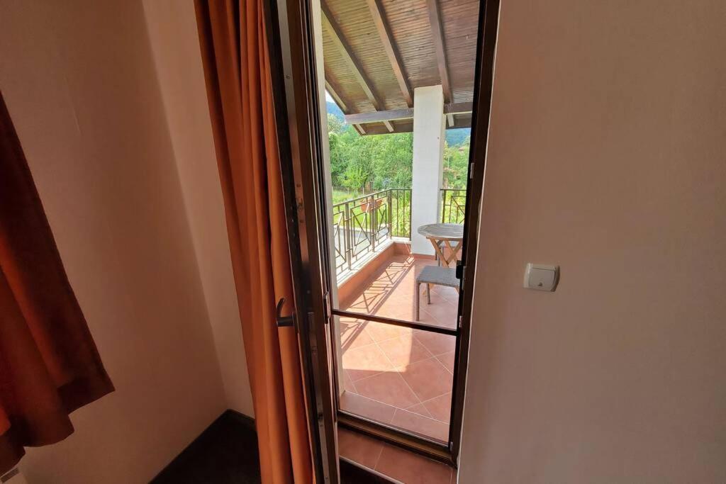Двете Къщи В Планината Villa Beli Osŭm Buitenkant foto
