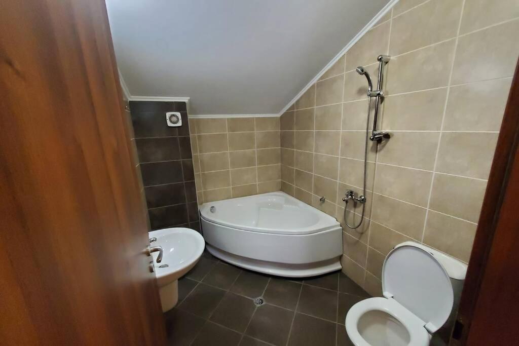 Двете Къщи В Планината Villa Beli Osŭm Buitenkant foto