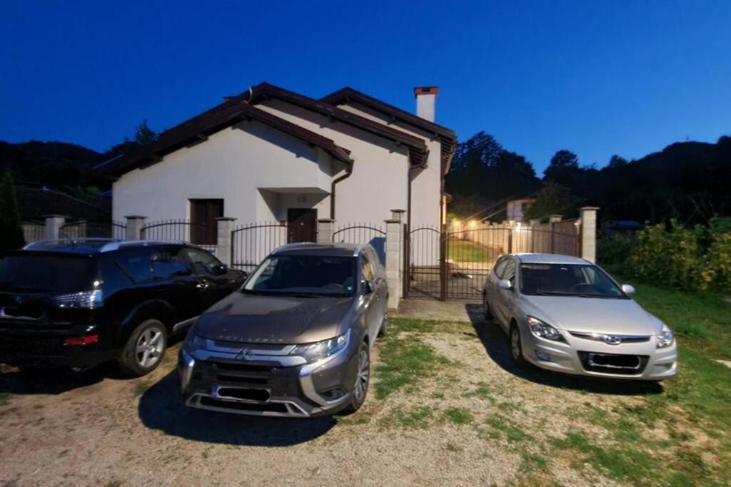 Двете Къщи В Планината Villa Beli Osŭm Buitenkant foto