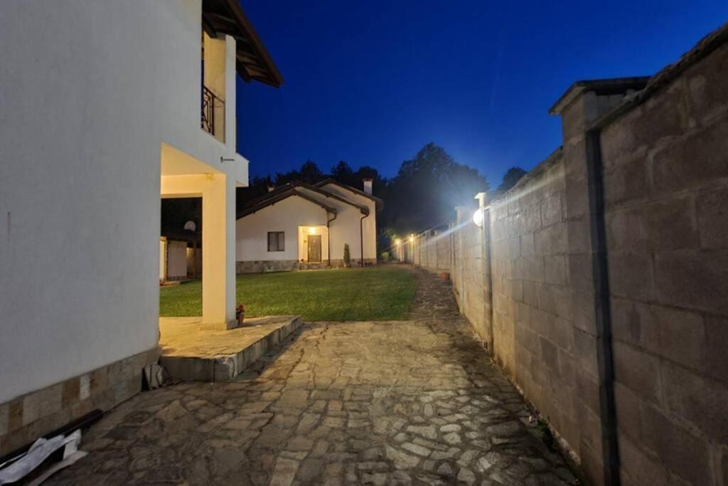 Двете Къщи В Планината Villa Beli Osŭm Buitenkant foto