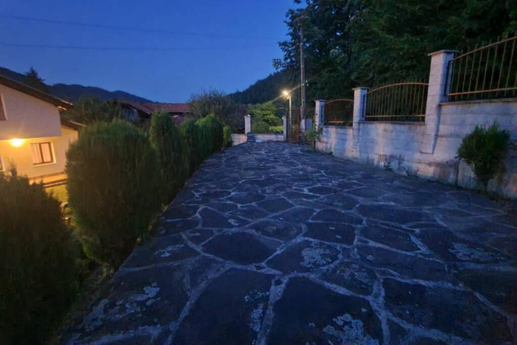 Двете Къщи В Планината Villa Beli Osŭm Buitenkant foto
