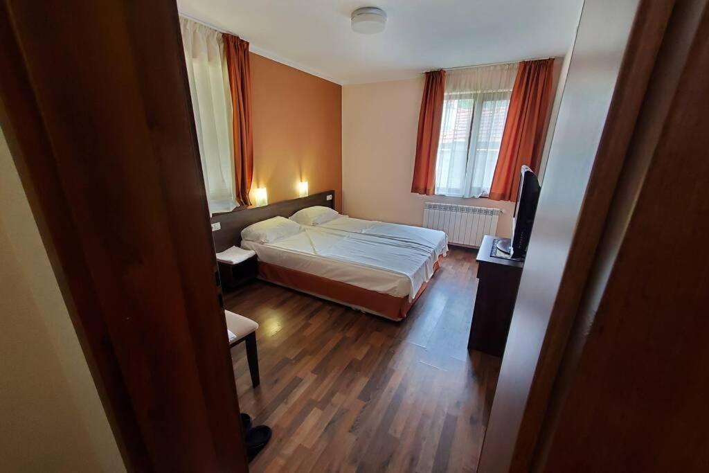 Двете Къщи В Планината Villa Beli Osŭm Buitenkant foto