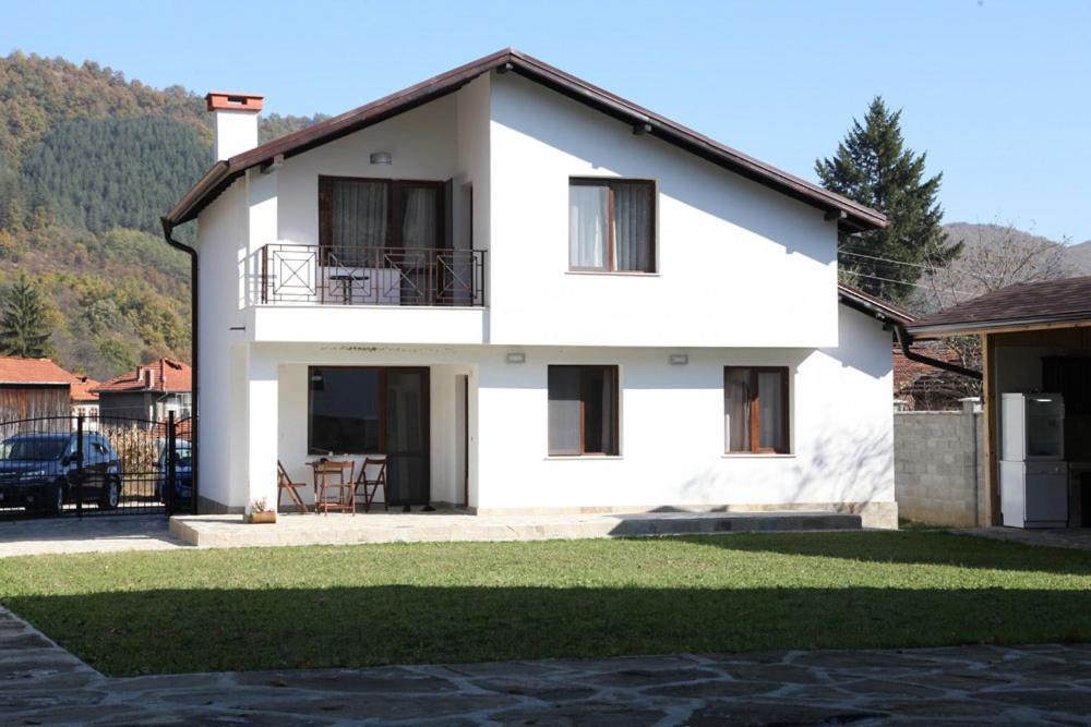 Двете Къщи В Планината Villa Beli Osŭm Buitenkant foto